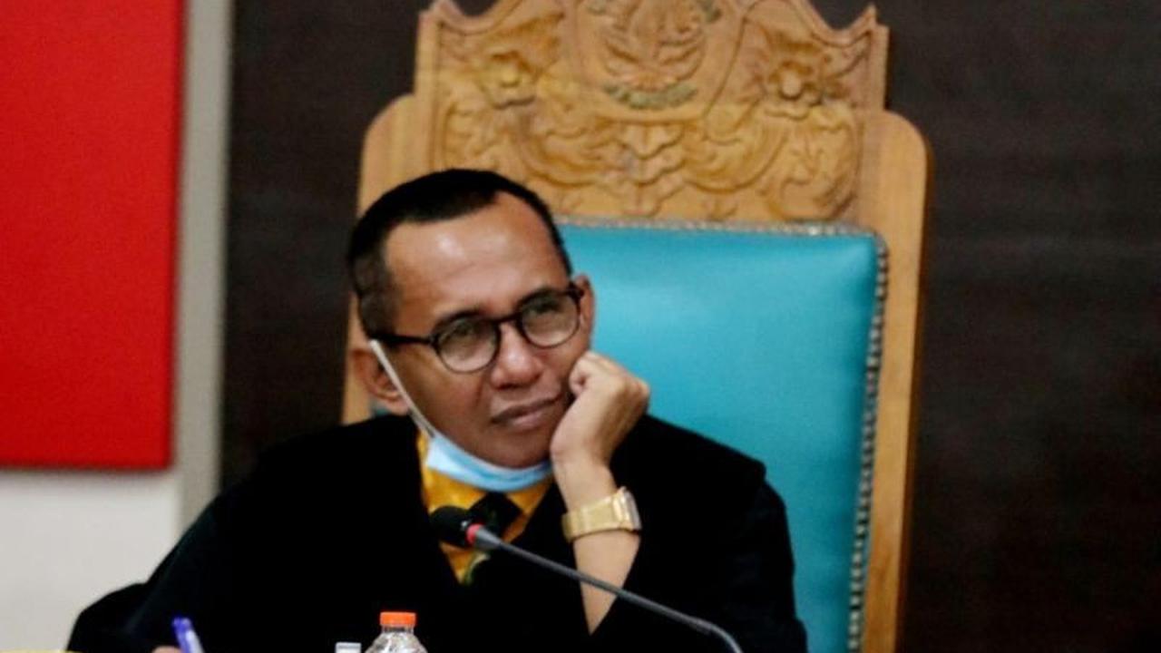 Pakar Desak Sanksi Anggota DPRD Jember yang Main Gim dan Merokok Saat Rapat