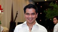 Krisna Mukti. Pada 20 Mei 2015 Krisna Mukti dilaporkan ke Polda Metro Jaya oleh mantan istrinya, Devi Nurmayanti lantaran dugaan KDRT yang dilakukannya serta pencemaran nama baik yang dilakukannya dan manajer, Astrid. (M. Akrom/Bintang.com)