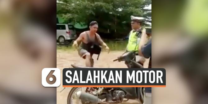 VIDEO: Pemuda Salahkan Motornya Saat Ditilang Polisi