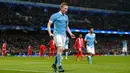 Gelandang City, Kevin De Bruyne melakukan selebrasi usai  mencetak gol kegawang Sevilla pada pertandingan liga Champions di Etihad Stadium, Kamis (22/10/2015). City menang atas Sevilla dengan skor 2-1. (Reuters/Phil Noble)