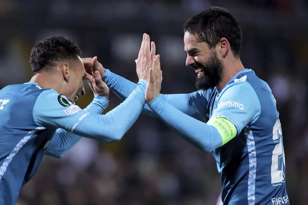Foto: Aksi Berkelas Antony saat Cetak Gol dan Assist untuk Kemenangan Real Betis di Conferece Lague