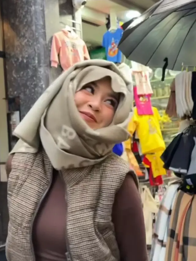 Mahalini Berhijab