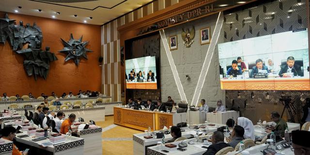 Rapat Evaluasi Mudik 2026, Ketua Komisi V DPR Lasarus Apresiasi Angka Kecelakaan Turun