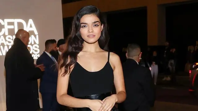14 Potret Seleb dengan Busana Terbaik di CFDA Fashion Awards 2021, Zendaya-Cara Delevingne