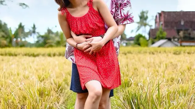 Liburan Ke Bali, Ini 7 Potret Romantis Rina Nose Rayakan Hari Jadi Pernikahan ke-3