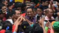 Gubernur DKI Jakarta Anies Baswedan tiba menghadiri perayaan Tahun Baru Imlek 2019 di Vihara Dharma Bhakti Petak 9, Glodok, Jakarta Barat, Selasa (5/2). Anies memastikan perayaan Imlek 2570 berjalan lancar dan aman. (Merdeka.com/Imam Buhori)