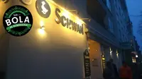 Suasana di depan restoran Fortuna Dusseldorf, Jerman. (Bola.com/Bundesliga).
