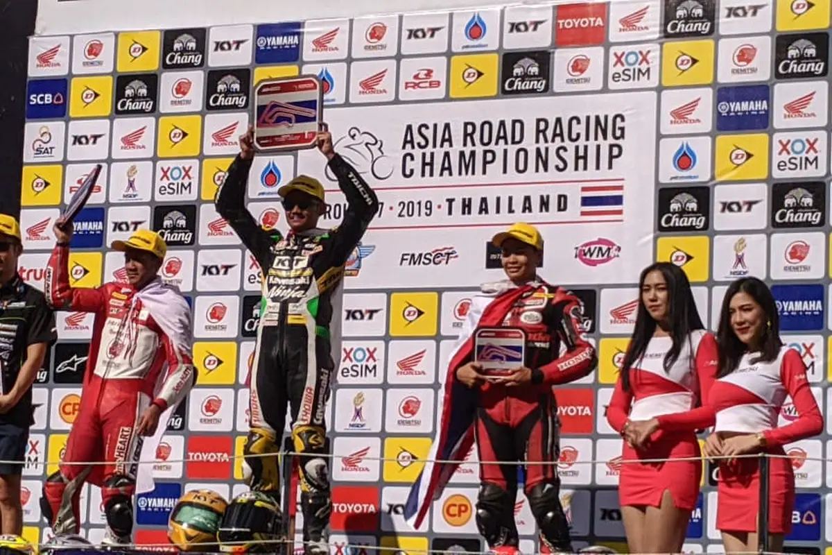 Podium juara race pertama kelas AP 250cc Asia Road Racing Championship (ARRC) 2019 di Sirkuit Internasional Chang, Buriram, Thailand, Sabtu (30/11/2019).