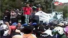 Ratusan warga Kabupaten Gowa, Sulsel, berunjuk rasa di Polwiltabes Makassar meminta kepolisian mengusut tuntas kasus dugaan ijazah palsu salah satu calon bupati berinisial IYL. 