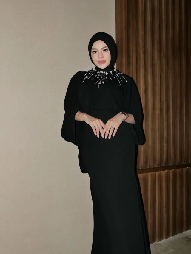 Aurel Hermansyah Hadir Dipernikahan Mewah Anak Pemilik Krisna Bali. [@aurelie.hermansyah]