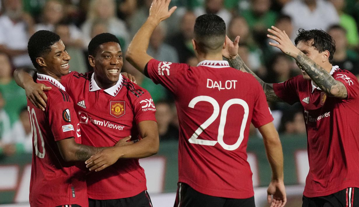Manchester United meraih hasil maksimal dalam lanjutan Grup E Liga Europa 2022/2023. MU menang 3-2 atas Omonia Nicosia di Tsirion Athlítiko Kentro, Cyprus, Kamis (6/10/2022). (AP/Petros Karadjias)