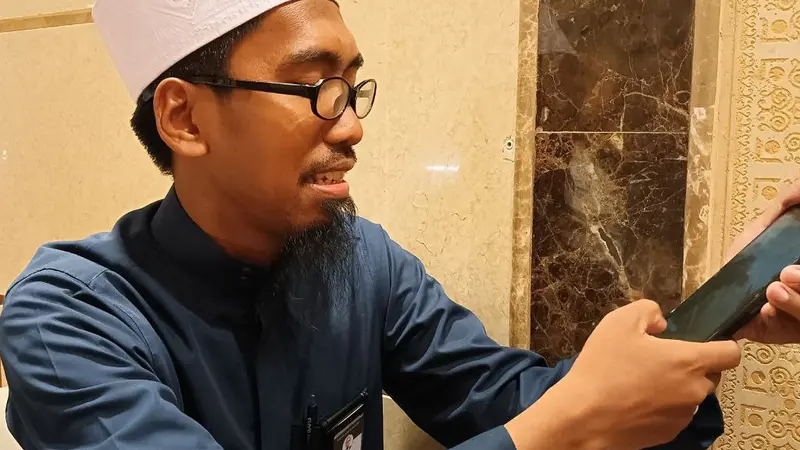 Pihak Masjidil Haram kembali memilih Ustaz Ahmad Musyaddad Harom sebagai penerjemah khotbah Arafah untuk bahasa Indonesia. (Foto: Kemenag)