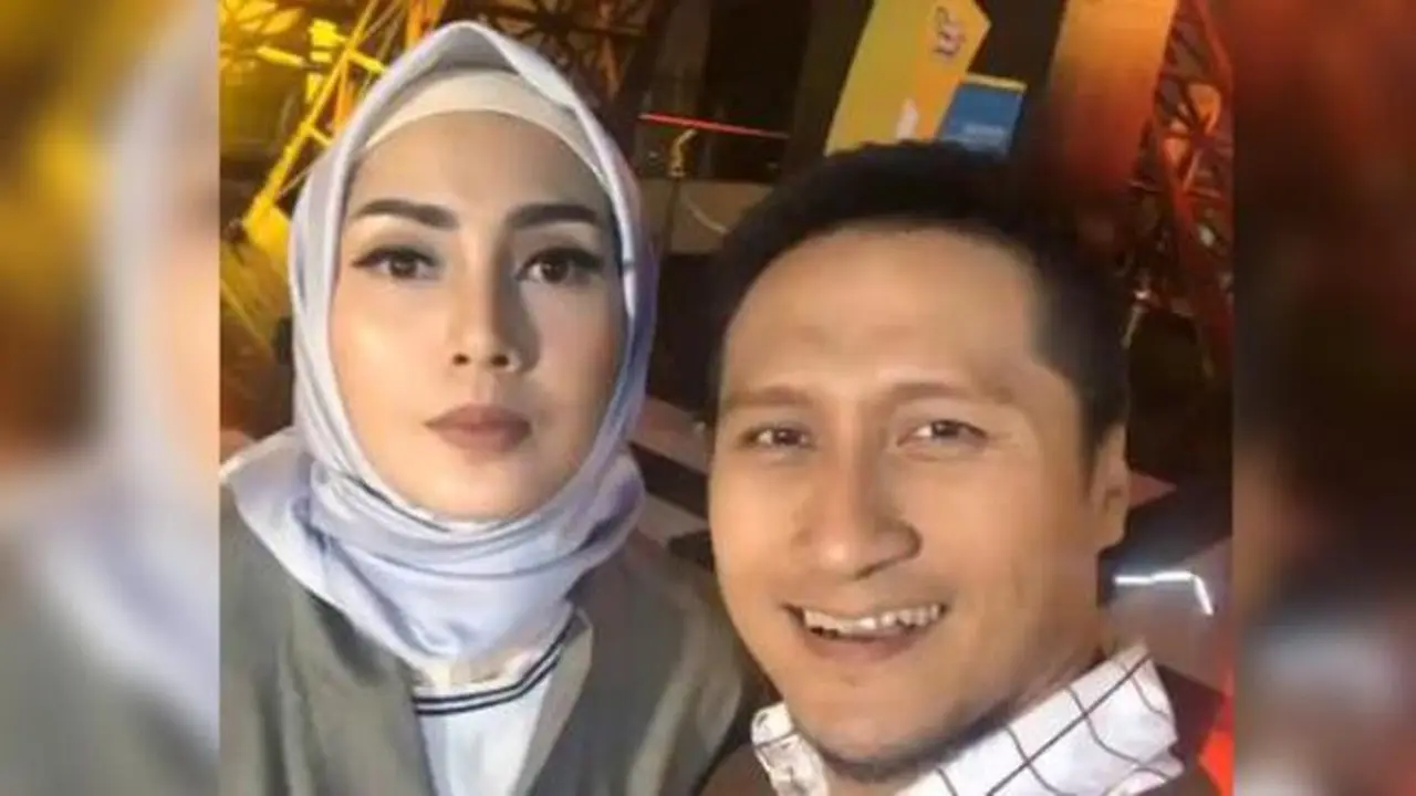 Top 3 Hari Ini: Gaya Hija Andalan Fenita Arie