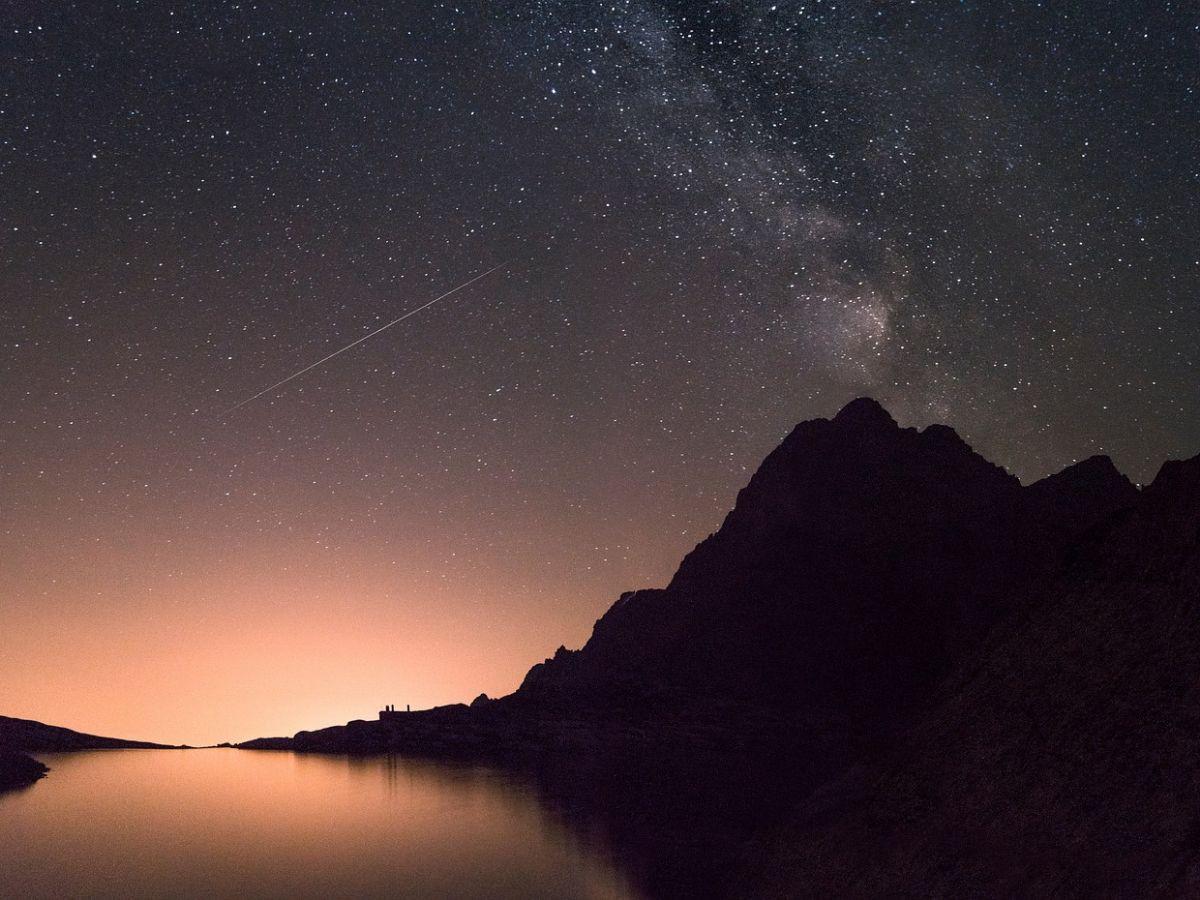 Seberapa Cepat Meteor Melintas di Angkasa