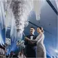 Momen Pernikahan Seleb Malaysia Viral, Kue Pengantin Digantung Seperti Lampu (Sumber: Instagram/lilylolacakes)