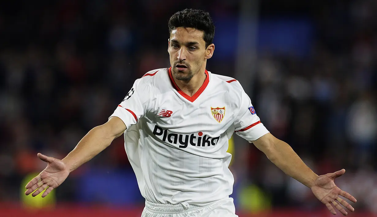 3. Jesus Navas - Jesus Navas menjadi bek kanan terbaik di Sevilla, ia memiliki kecepatan dalam membantu serangan dan bertahan. Pemain asal Spanyol ini turut menyumbangkan delapan assist dari 44 penampilannya bersama Sevilla. (AFP/Cristina Quicler)