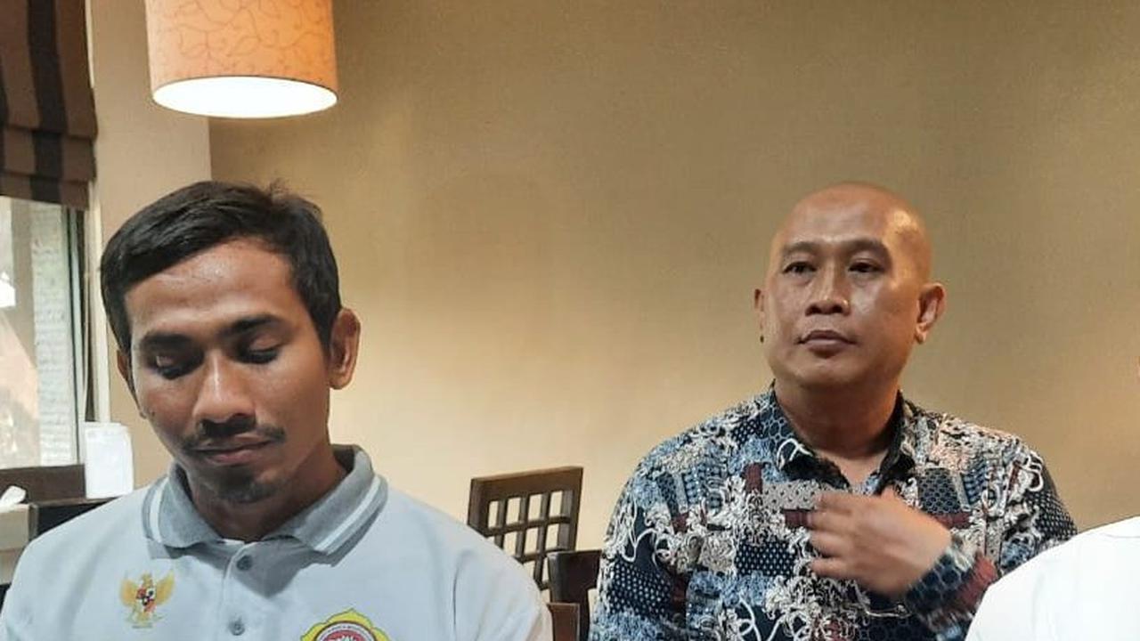 Dia mengakui sempat berkonsultasi dengan Kabag Humas Kabupaten Gresik terkait dengan press rilis. Namun, hal itu tidak direstui sehingga dia pun mengurungkan niatnya.