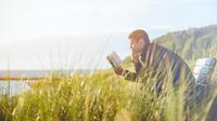 Ilustrasi membaca buku. (Photo by Ben White on Unsplash)