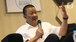 Direktur Utama (Dirut) PT Garuda Indonesia (Persero) Tbk (GIAA) Irfan Setiaputra saat berkenalan kepada media di Jakarta, Jumat (24/1/2020). Dalam perkenalan tersebut Triawan dan Irfan memaparkan program program baru untuk pembenahan Garuda Indonesia. (Liputan6.com/Angga Yuniar)