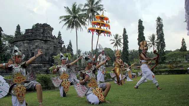 Festival Budaya Bumi Mandala Di Candi Ngawen