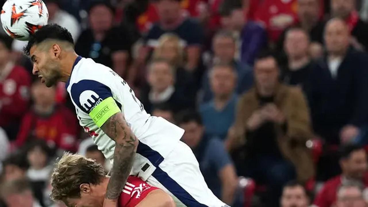 Man of the Match Final Liga Europa: Romero Bikin Penyerang MU Tak Berkutik