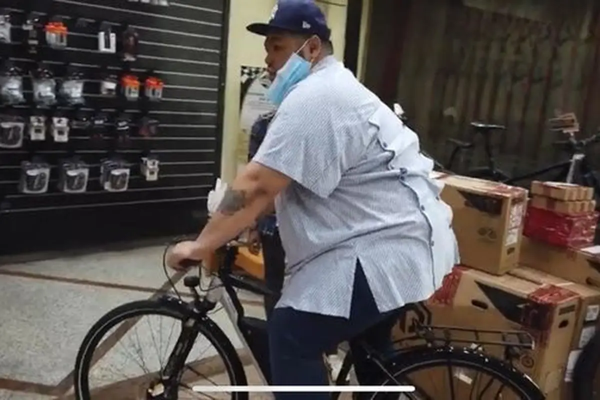 Ivan Gunawan beli sepeda (YouTube/ Ivan Gunawan)