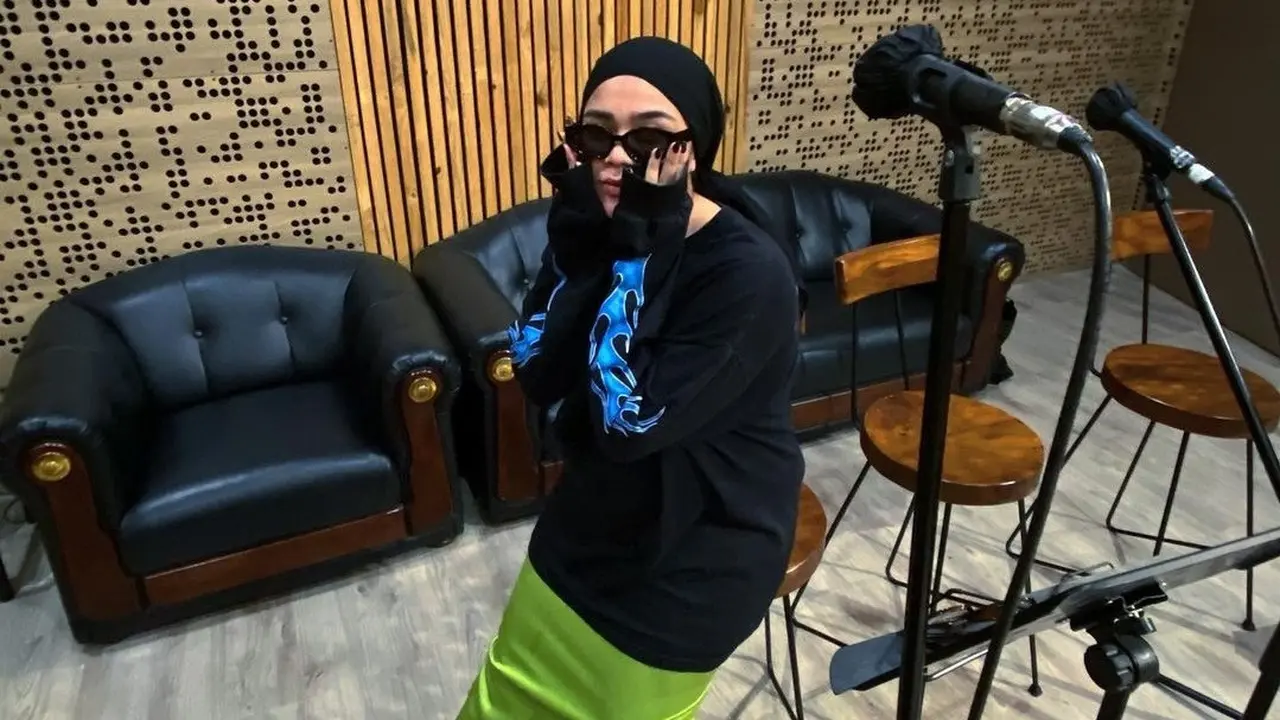 Sivia Azizah perdana ajak bayi ke studio rekaman