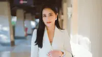 6 Gaya Prilly Latuconsina Berbalut Blazer, Buat ke Kampus hingga Karpet Merah Gala Premiere