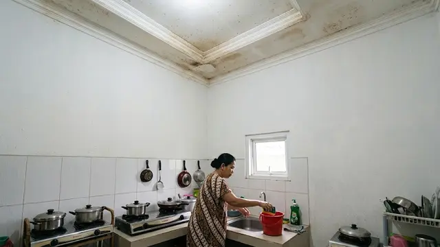 Cara Membersihkan Lis Plafon, Ampuh Hilangkan Debu dan Sarang Laba-Laba