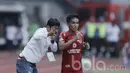 Ekspresi Pelatih Semen Padang, Nil Maizar, saat memberikan arahan kepada anak asuhnya pada laga melawan Semen Padang di Stadion Patriot, Bekasi, Sabtu (20/05/2017). Bhayangkara FC menang 1-0. (Bola.com/M Iqbal Ichsan)