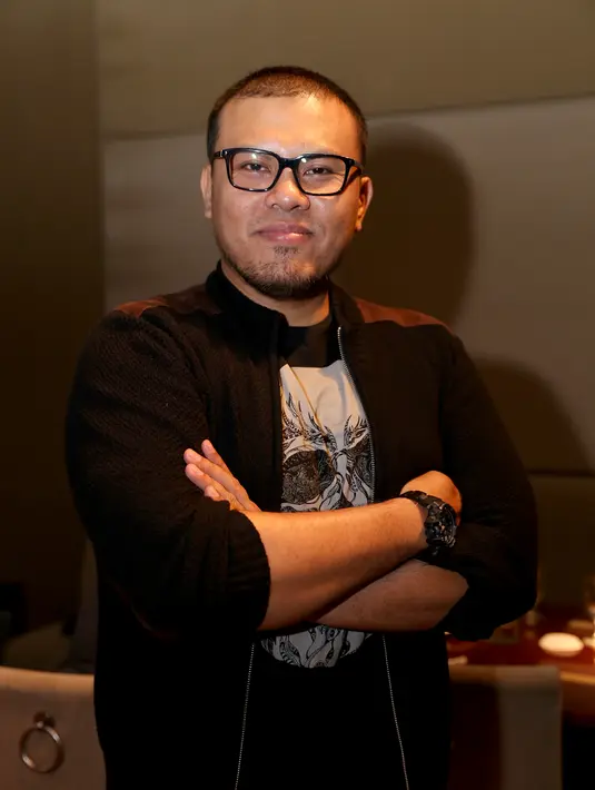 "Ada tujuh ya? Okelah. Hehehe. Alhamdulillah. Saya kan belum pernah dapat nominasi sutradara ya. Ini yang pertama bagi saya,” ucap Joko Anwar. Namun baginya, festival bukan tujuan utama dari pembuatan sebuah film. (Andy Masela/Bintang.com)