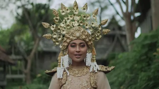 7 Potret Novia Bachmid di Video Musik Wonderland Indonesia, Tampil Memesona