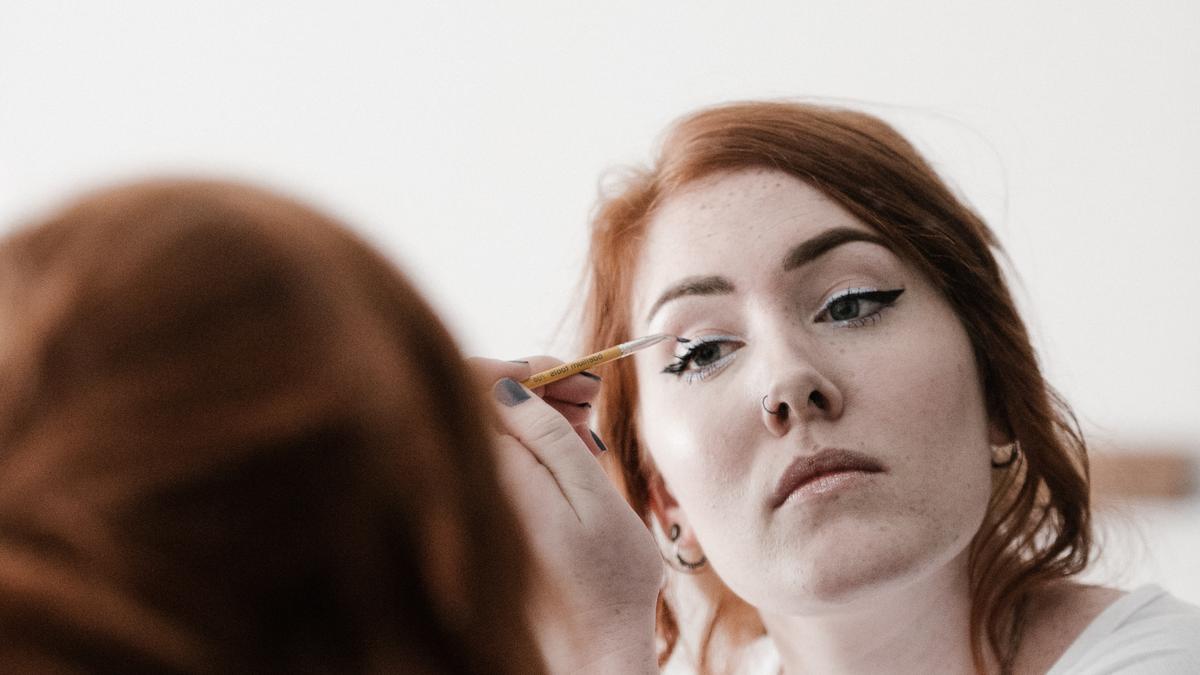 Rahasia Tampil Memukau, 7 Tips Makeup Glamor untuk Acara Spesialmu