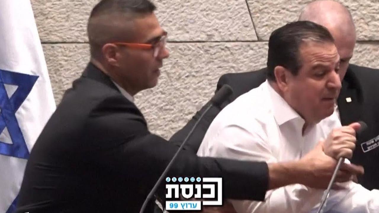 Detik-Detik Anggota Parlemen Israel Diseret Petugas Keamanan Saat Berpidato Keras Bela Gaza