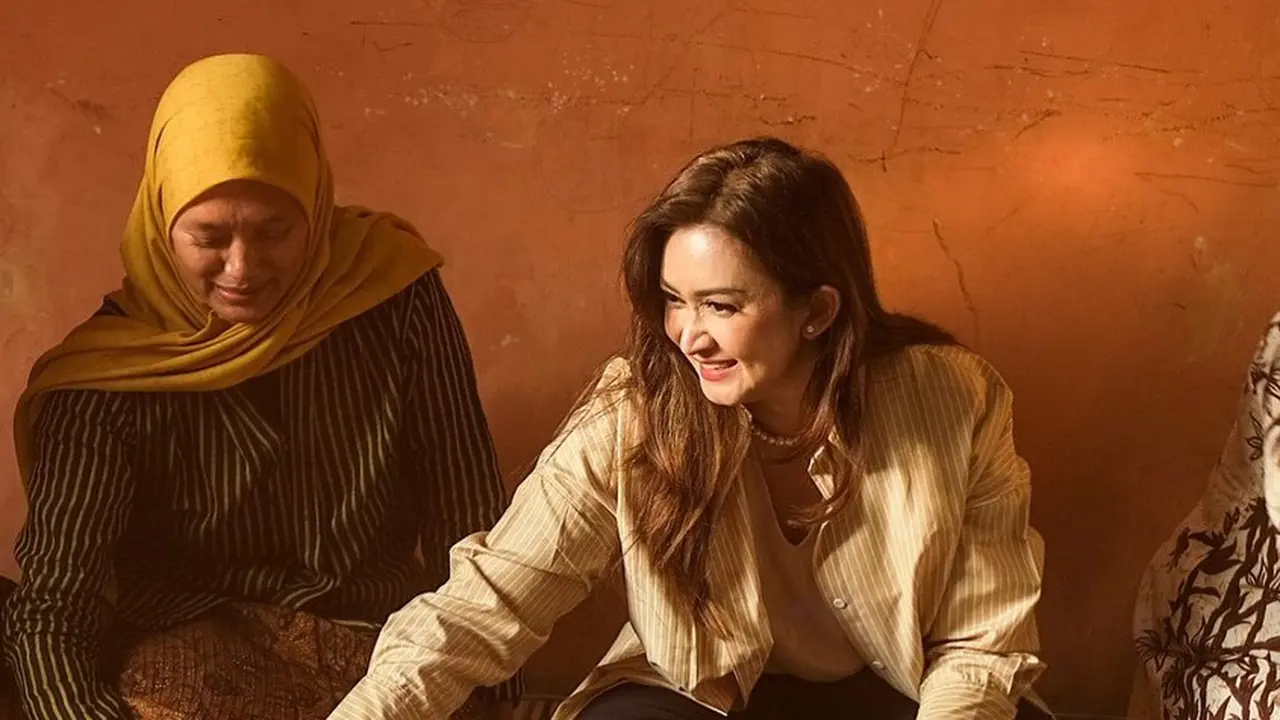 Gaya Nafa Urbach saat ‘Blusukan’ ke Dapil 6