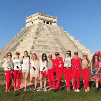 Cara Delevingne, kini sudah genap berusai 25 tahun. Sama seperti manusia pada umumnya, wanita cantik ini pun tidak ingin melewatkan momen bahagianya ini. Untuk itu, ia mengajak teman-temannya berlibur. (Instagram/caradelevingne)