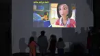 Anak-anak Palestina menonton sebuah film kartun yang ditayangkan pada layar putih berukuran besar yang dipasang di salah satu gang sempit di Kamp Pengungsi Nuseirat di Jalur Gaza tengah pada 26 Januari 2020. (Xinhua/Rizek Abdeljawad)