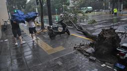 Topan Bebinca, menjadi badai terkuat yang menghantam kota Shanghai sejak 1949. (Hector RETAMAL/AFP)