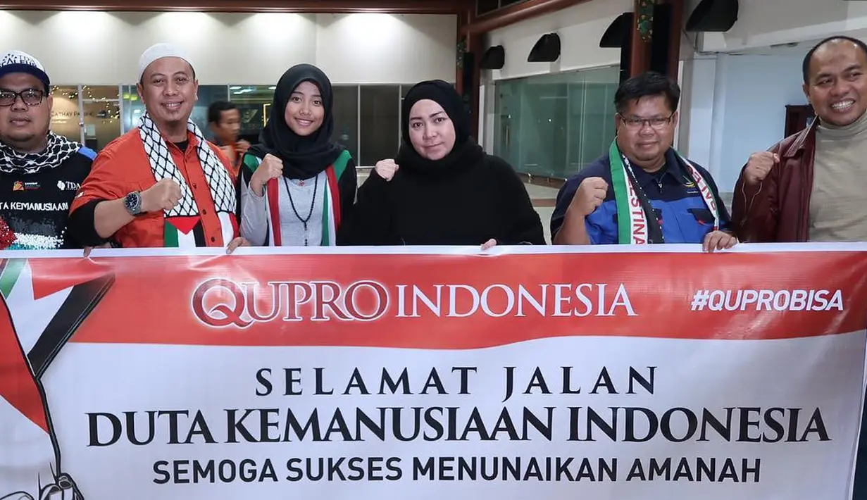 Ditempat tersebut, anak-anak Palestina dididik menghafal Alquran, dan pelajaran lain. Karena hujan lebat dan macet, Melly dan rombongan tiba terlambat. Bersyukur lantaran masih bisa bertemu dengan beberapa  anak-anak. (Instagram/melly_goeslaw)