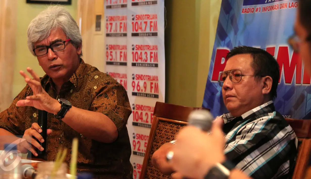 Mantan Dirjen Minerba Kementrian ESDM, MS Marpaung saat berdialog membahas Freeport di Warung Daun, Jakarta, Sabtu (12/12/2015). Diskusi tersebut membahas masalah kontrak Freeport yang dijadikan ajang politik dan kekuasaan. (Liputan6.com/Angga Yuniar)