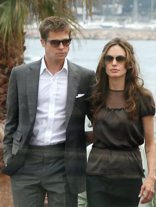 Melansir Hollywoodlife.com (10/11), Brad Pitt dinyatakan bebas terhadap tuduhan melakukan kekerasan terhadap anak. Beberapa waktu lalu Pitt memang berada di bawah pengawasan pihak DCFS, akibat kejadian di pesawat jet pribadinya. (AFP/Bintang.com)