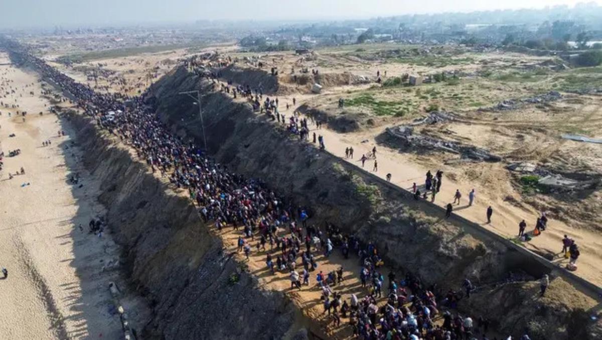 Menyemut, Begini Potret Puluhan Ribu Warga Palestina Saat Kembali ke Kota Gaza