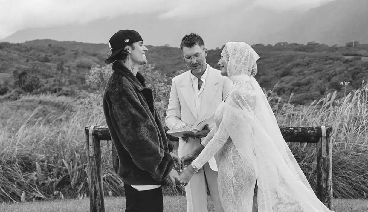 Super gemas. Bagaimana menurutmu penampilan calon ayah-ibu satu ini, Sahabat Fimela? [@haileybieber/@justinbieber]