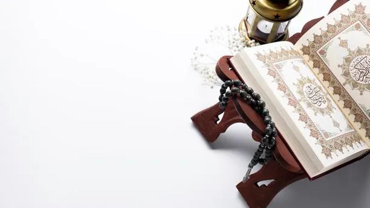 3. Dzikir Panjang Setelah Sholat: Membaca Pujian atas Kekuasaan Allah SWT<br>