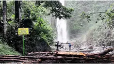 Hujan deras yang mengguyur Kabupaten Malang di Jawa Timur dalam 2 hari terakhir memicu bencana banjir dan tanah longsor di Kawasan wisata air terjun Cobanrondo, Kecamatan Pujon, Kabupaten Malang.