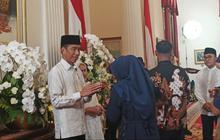 Berlarian dan Berdesakan demi Salaman dengan Presiden Jokowi
