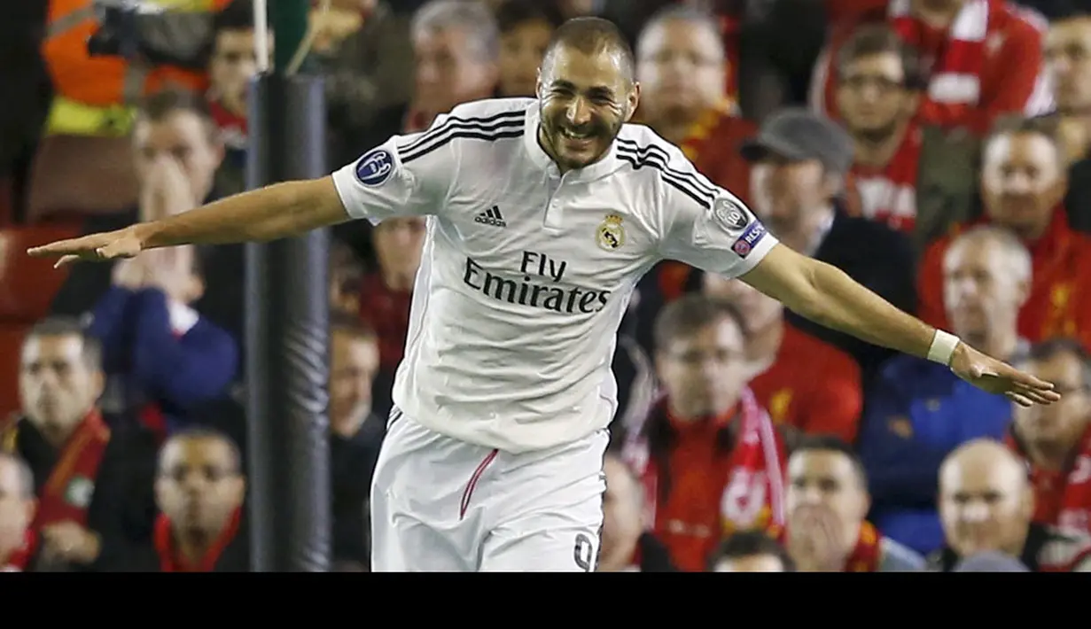 Selebrasi penyerang Real Madrid, Karim Benzema, usai mencetak gol ke gawang Liverpool di Stadion Anfield, (23/10/2014). (REUTERS/Phil Noble)