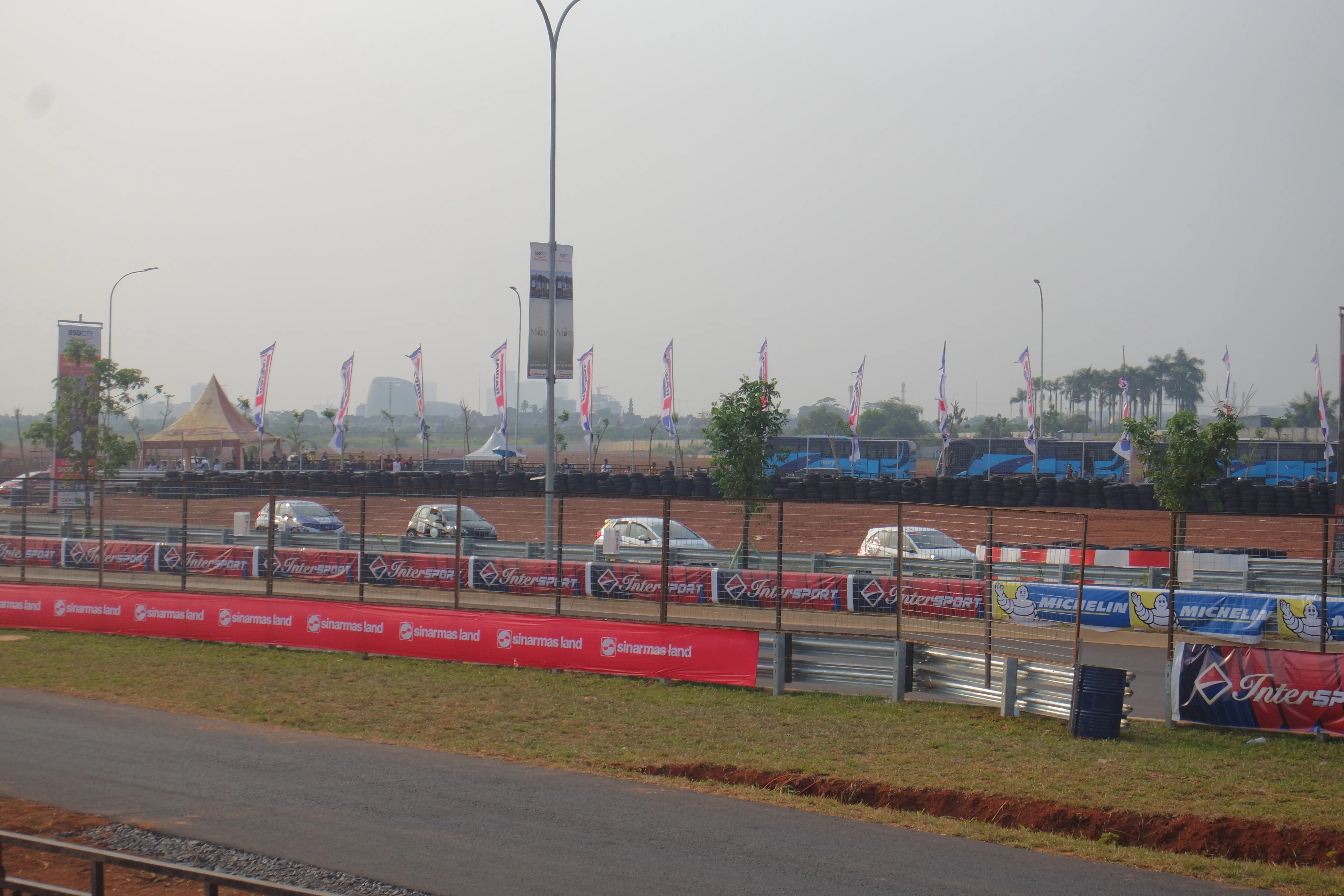 Sirkuit Jalan Raya BSD menggelar Seri keempat Indonesian Sentul Series of Motorsport (ISOM), Minggu (20/8/2017). (Bola.com/Zulfirdaus Harahap)