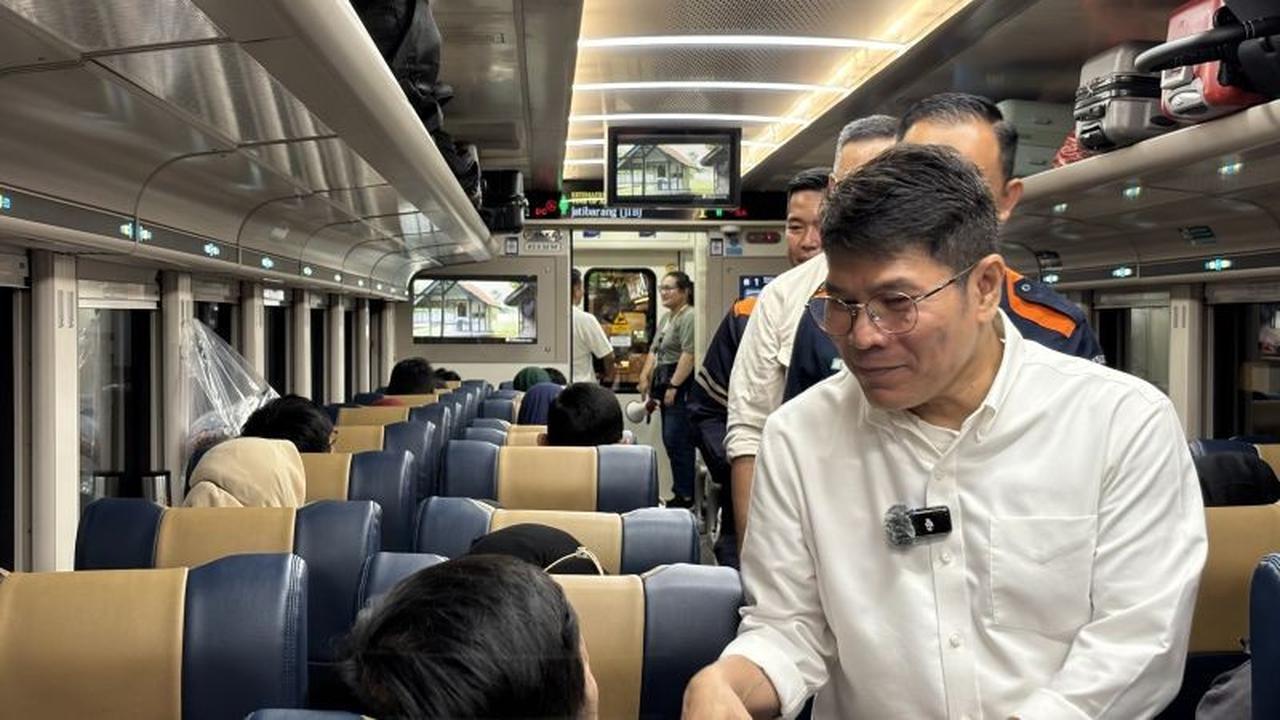 Dirut ANTARA Lepas Ratusan Peserta Program Mudik Bersama ANTARA 2024 di Pasar Senen