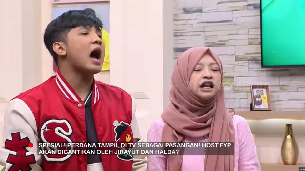 Halda memberikan jawaban yang cukup mengejutkan. Menurut Halda, dirinya dan Jirayut merupakan TTS alias Teman Tapi Sayang.<br>